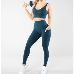 Buff Bunny Rosa Pocket Leggings Size Large, Color: Teal Me More